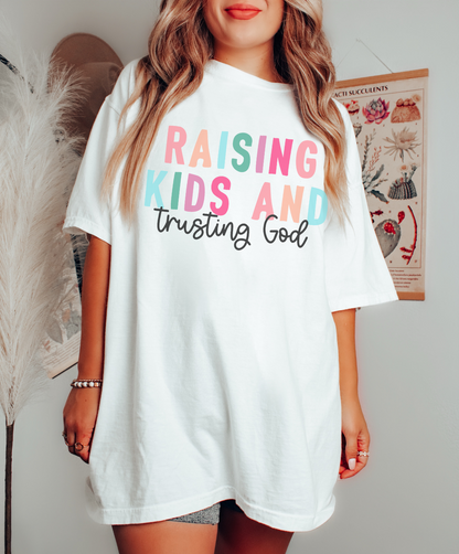 RAISING KIDS & TRUSTING GOD - TEE