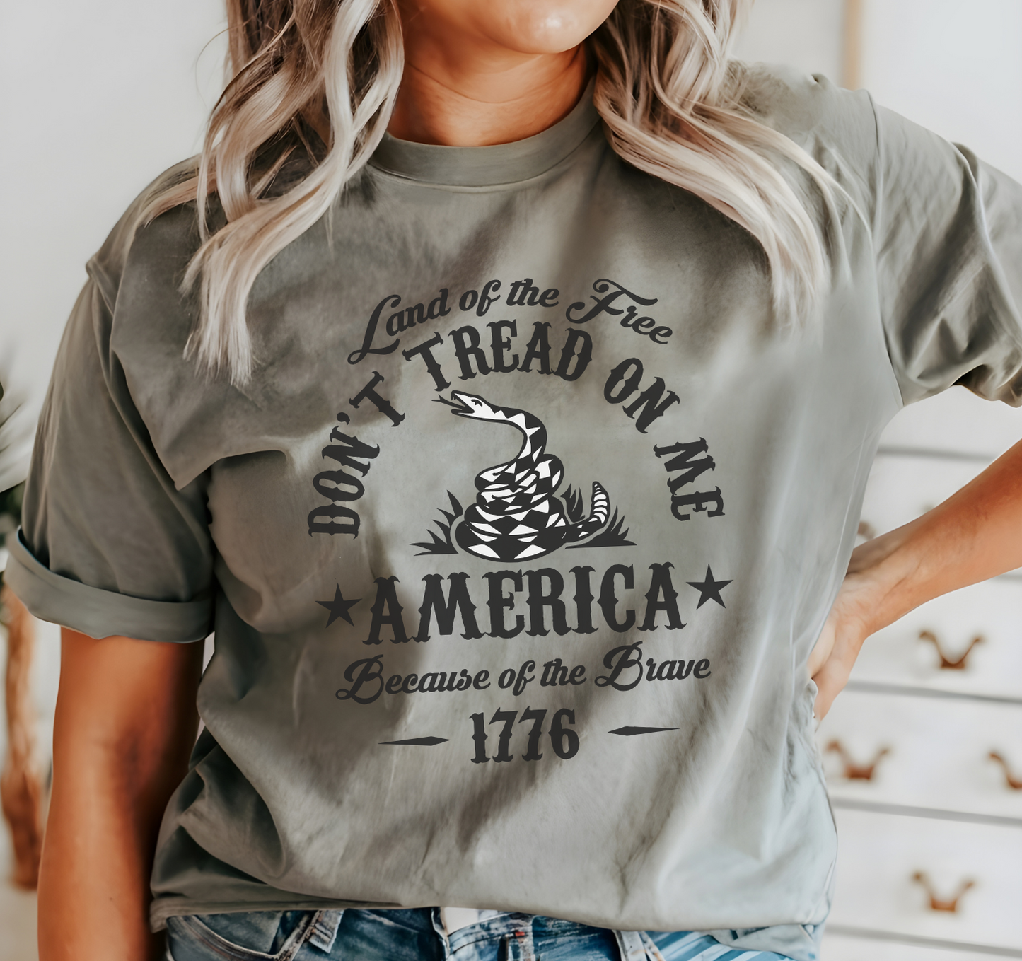 DON'T TREAD ON ME - TEE